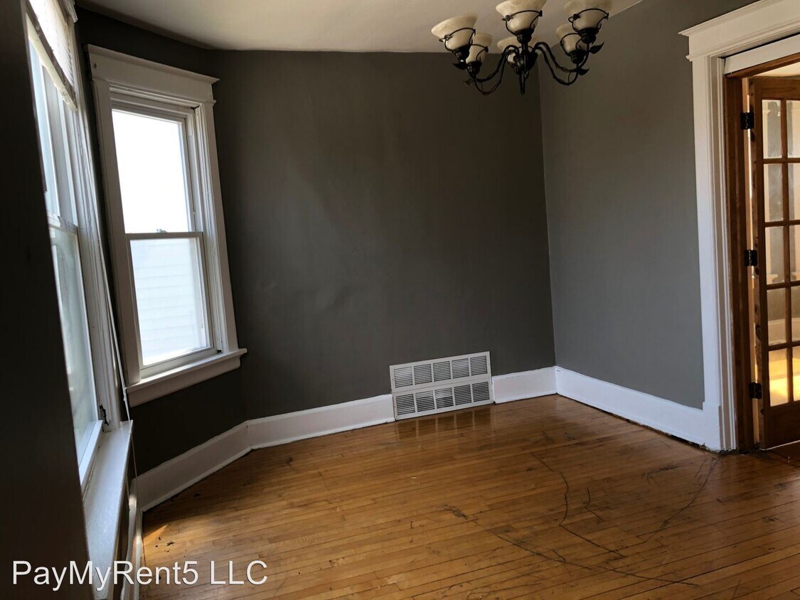 Primary Photo - 3027 N Holton St