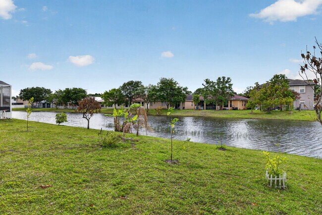 Foto del edificio - 2237 Newport Isles Blvd