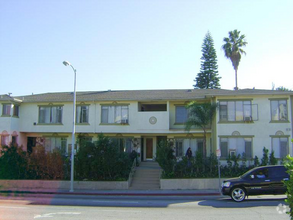 Building Photo - 4800 Beverly Blvd