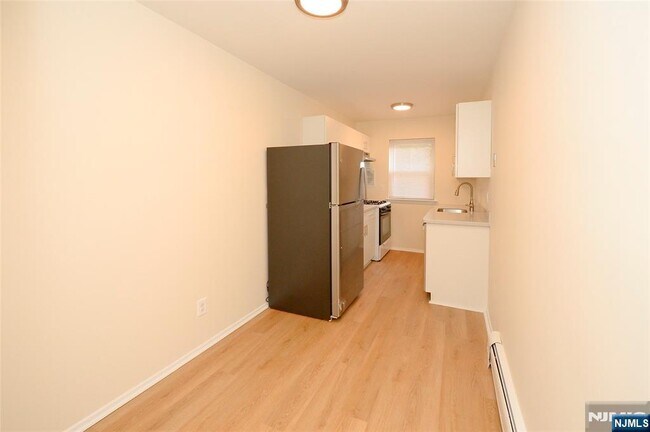 Foto del edificio - 128 Regency Park