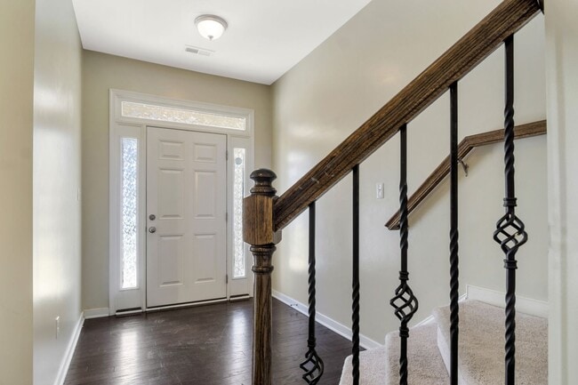 Building Photo - Spacious 3 Bedroom 3.5 Bathroom Townhome in Newport News