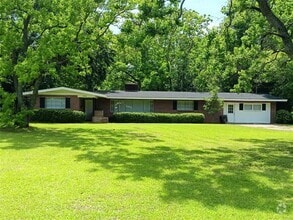 Building Photo - 2868 Colonial Dr
