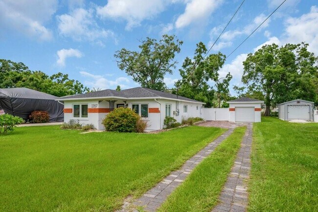 Building Photo - 1207 W Adalee St