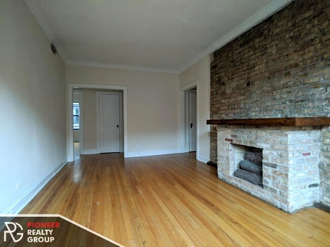 Building Photo - 3517 N Racine Ave
