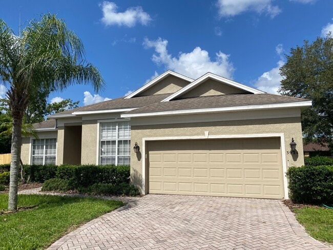 Front - 3924 Hollow Crossing Dr