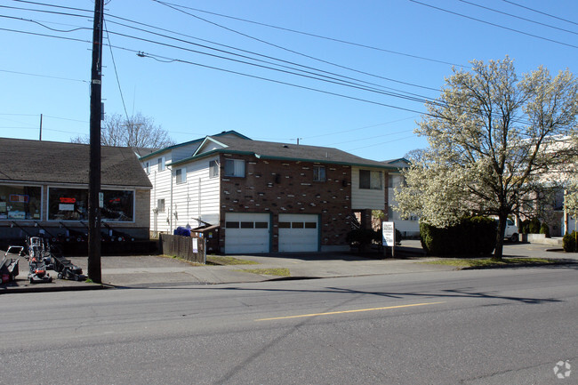 Building Photo - Queen Johanna Apartments