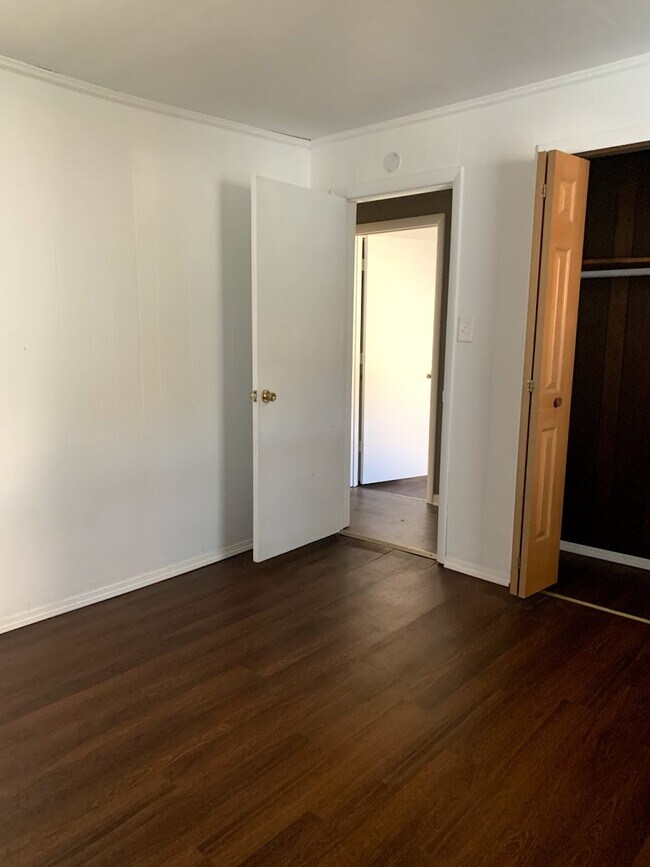 Foto del edificio - 802 E Reeves St