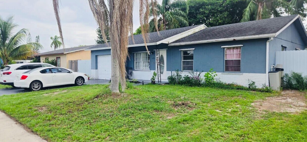Foto principal - 426 SW 79th Ter