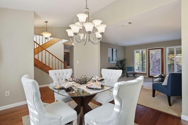 Foto del edificio - 7273 Shoreline Dr