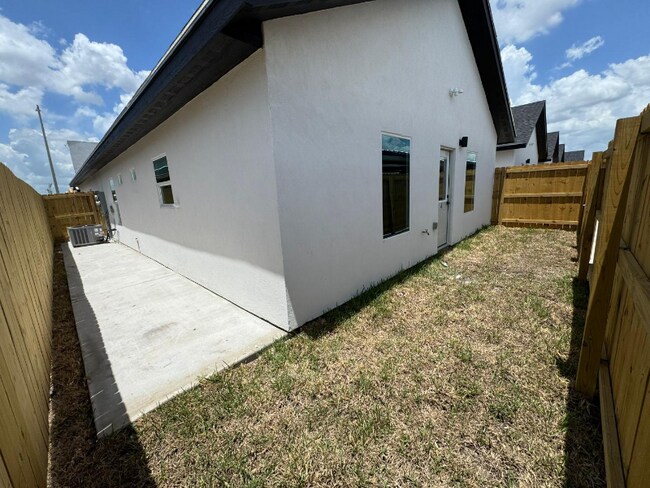 Foto del edificio - 2421 Indian Creek Ave