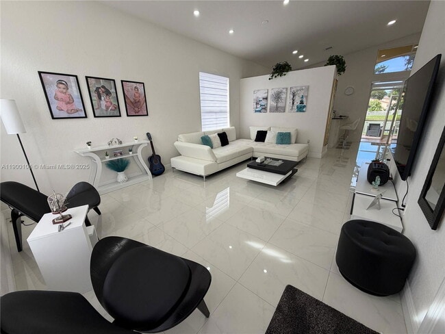 Foto del edificio - 2330 SW 132nd Wy