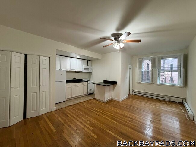Building Photo - 529 Beacon St