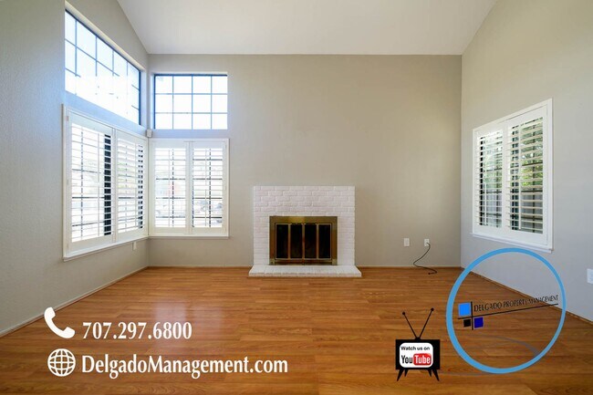 Building Photo - Glen Cove Large 4 bedroom home