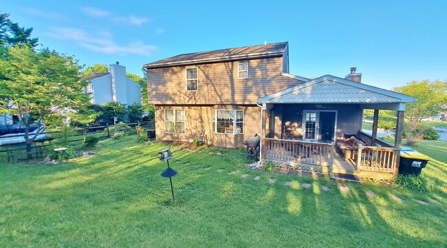 Building Photo - 3 Bed / 3 Bath Single Family Home