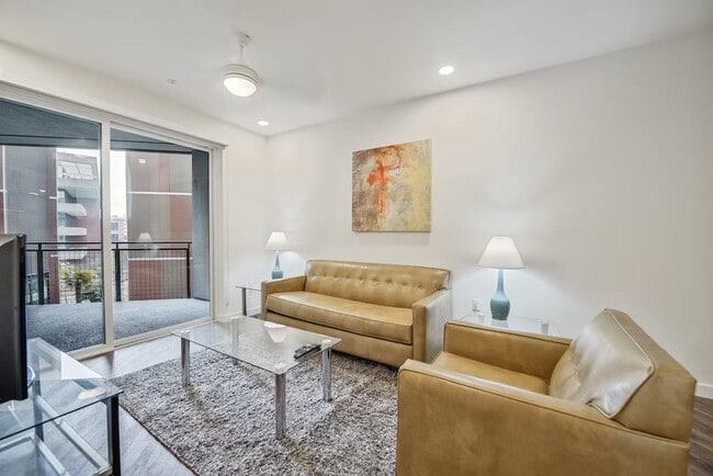 Foto del edificio - 375 Camino De La Reina