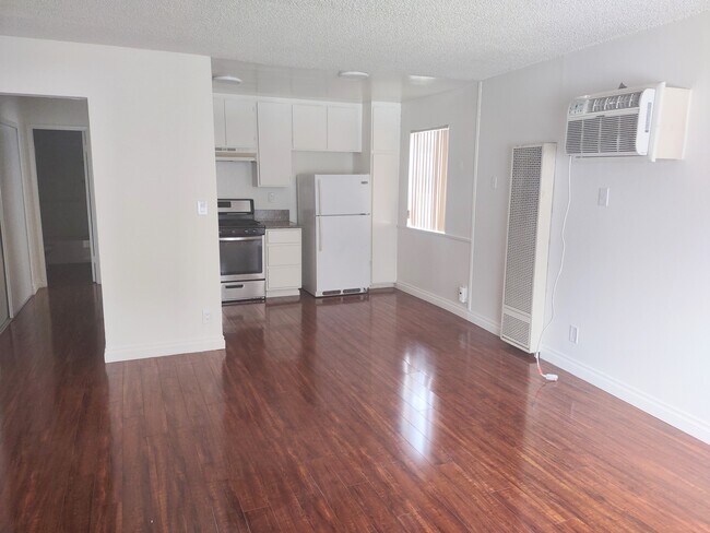 Foto del edificio - 5545 Lindley Ave
