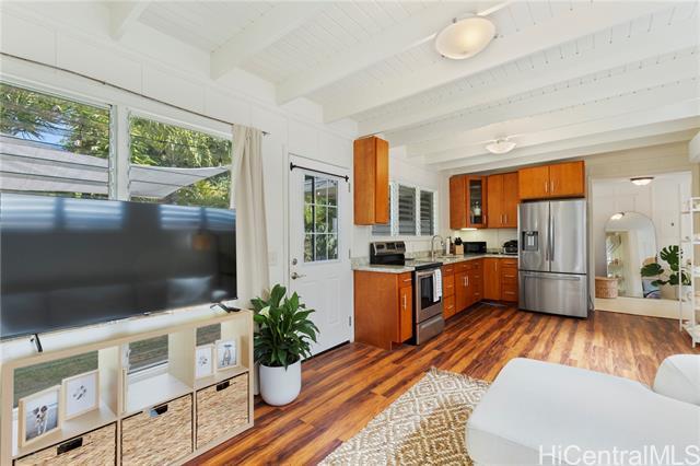 Building Photo - 678 Kihapai St