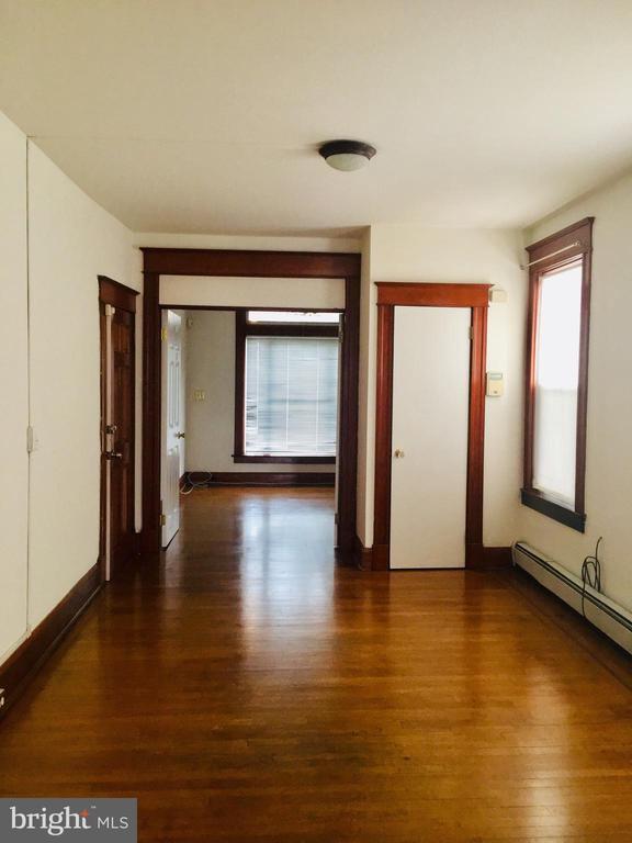 Foto del edificio - 1329 1/2-1331-UNI1 W 41st St