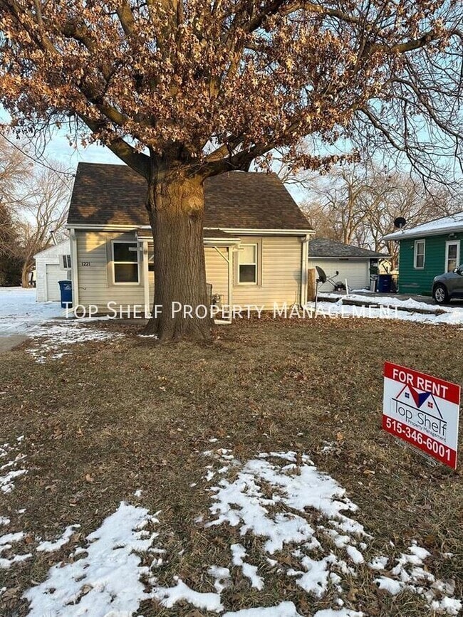 Building Photo - 1221 E 27th Ct
