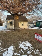 Building Photo - 1221 E 27th Ct