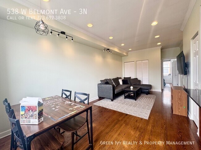 Foto del edificio - 538 W Belmont Ave