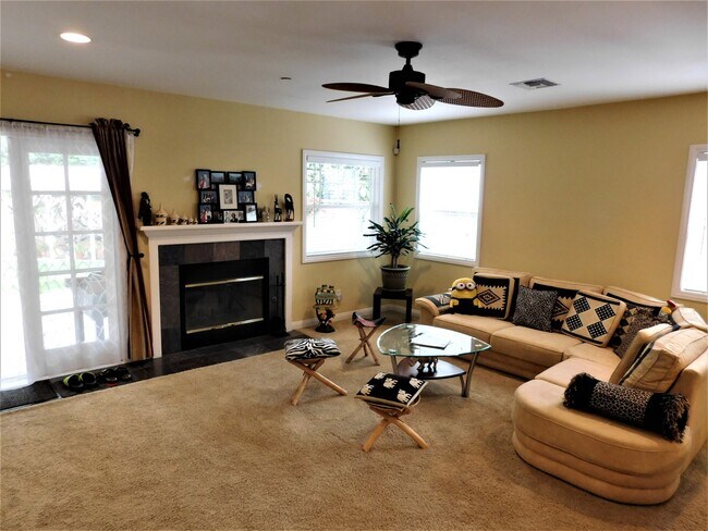 Foto del edificio - 1441 N Naomi St