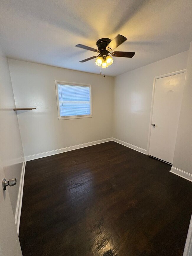 Foto del edificio - 429 Gary Ave