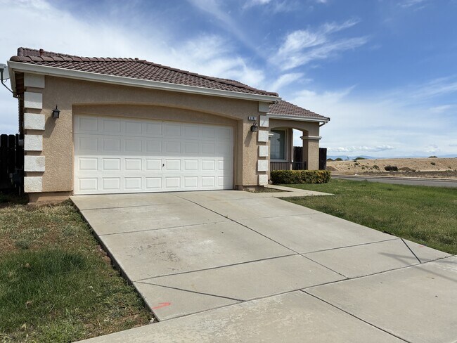 Foto del edificio - 3197 Dinkey Creek Ave