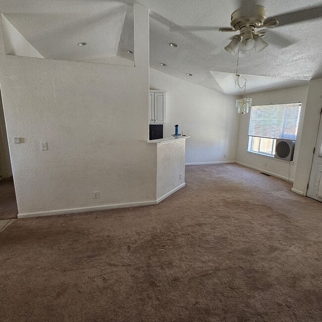 Building Photo - 3 bedroom home in Mason Valley's  Walker R...