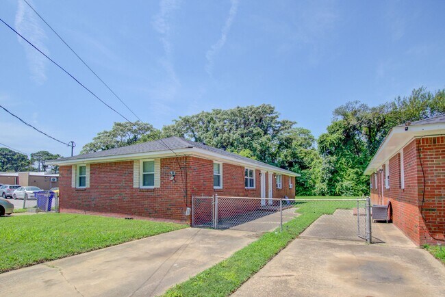Foto del edificio - 7919 Thompson Rd