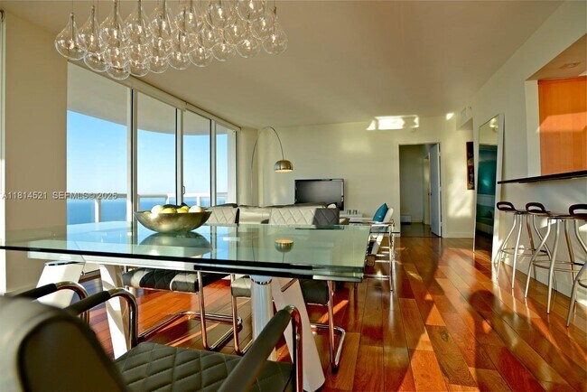 Foto del edificio - 6365 Collins Ave