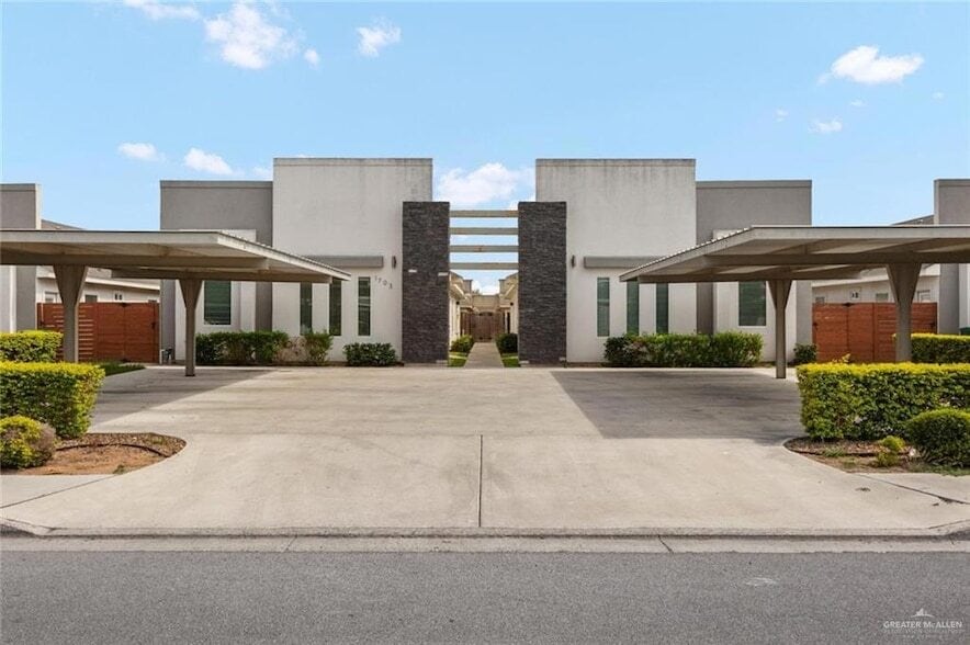 Primary Photo - 1703 W Garrison Dr