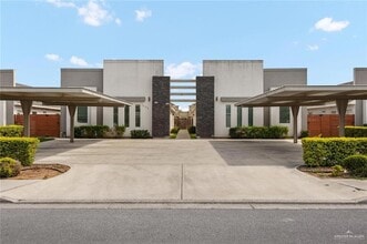 Building Photo - 1703 W Garrison Dr