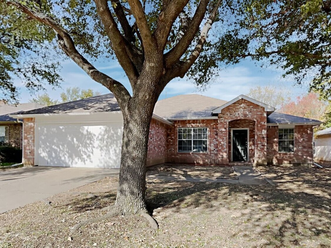 Primary Photo - 928 Silver Streak Dr