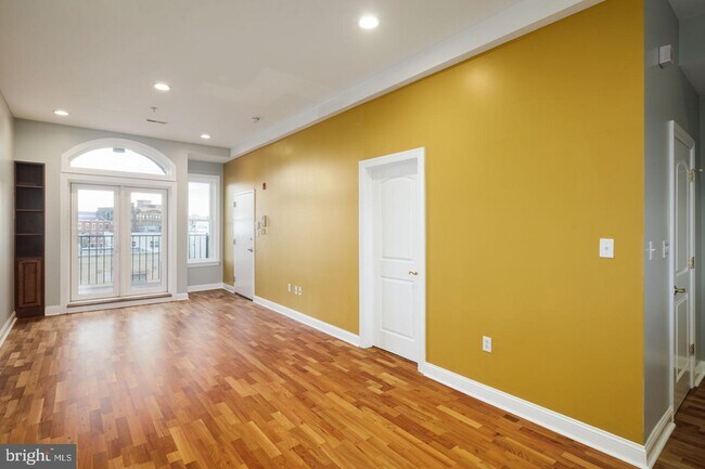 Foto del edificio - 3933 Lancaster Ave