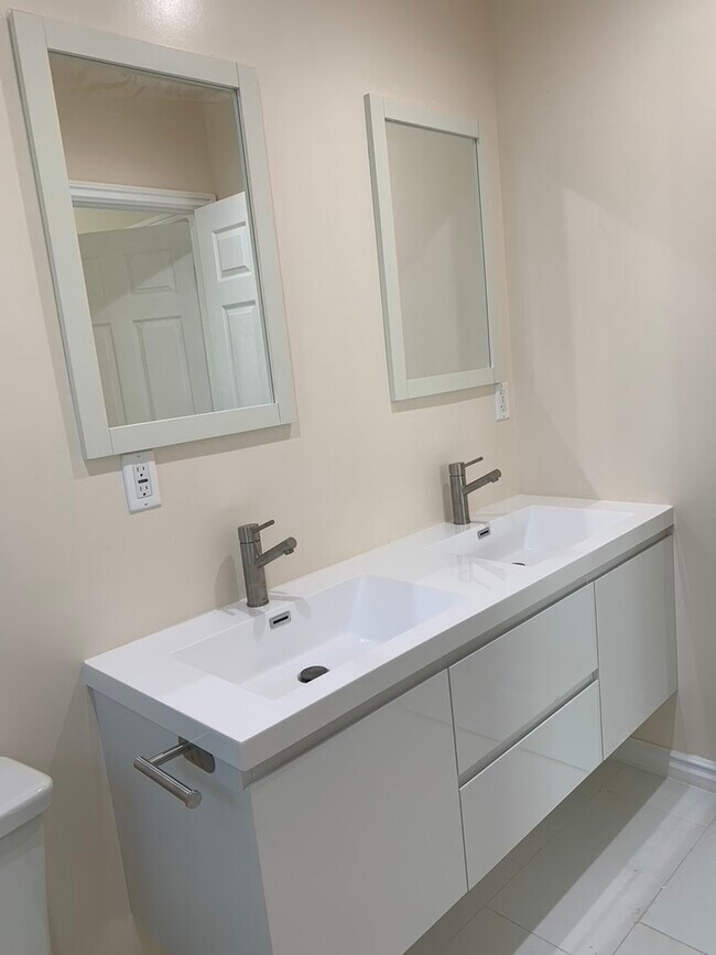 master bathroom - 2019 E Villa St