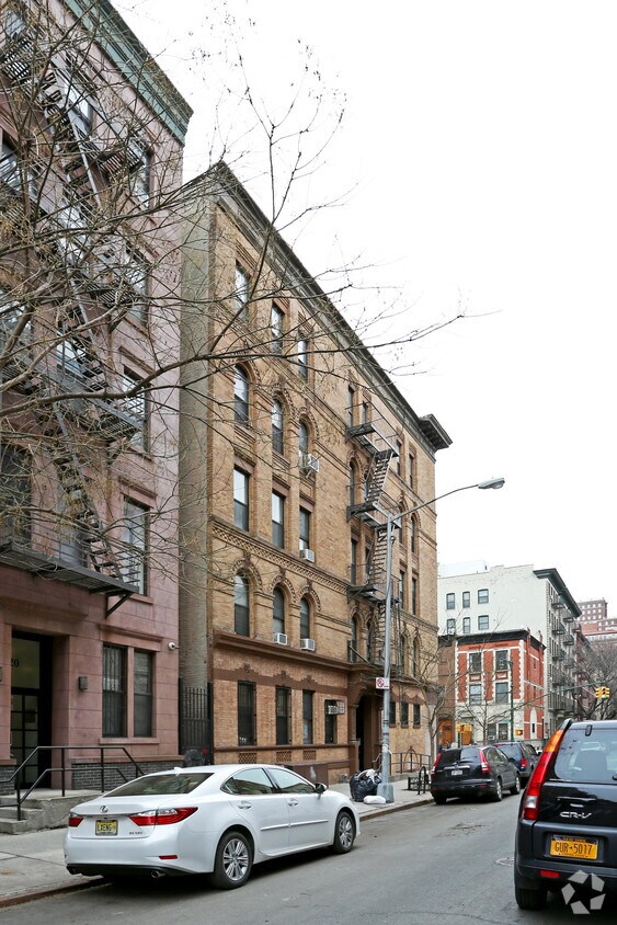 Foto del edificio - 322 W 117th St