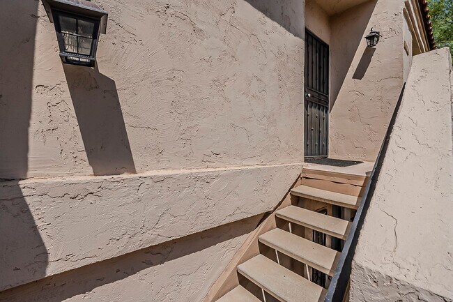 Foto del edificio - Fully Remodeled 2-Bedroom Condo at the Scottsdale Racquet Club!