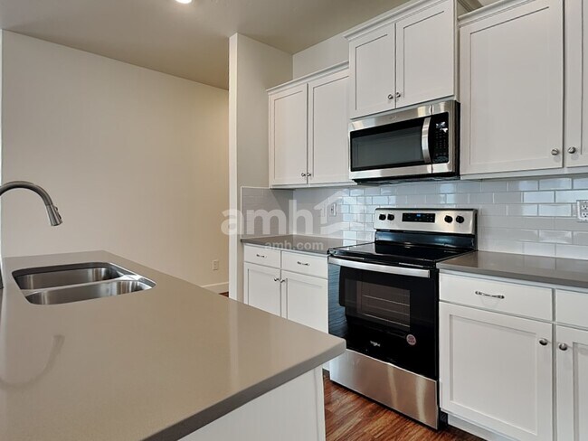 Foto del edificio - 5032 W Milliron Dr