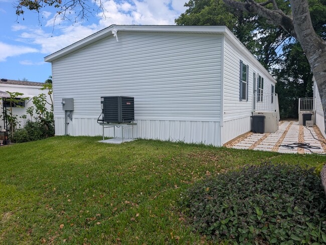 Building Photo - 3051 SW 50th St