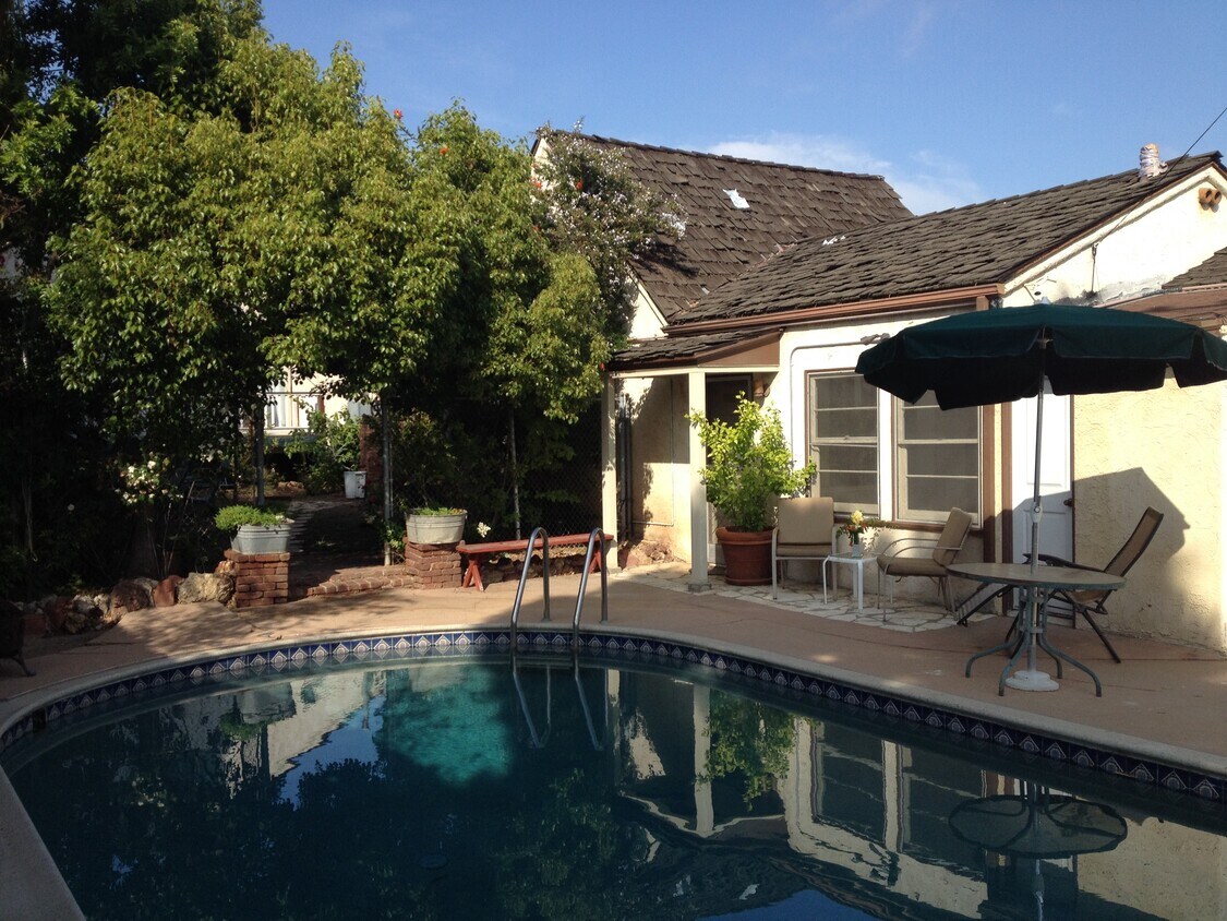 Foto principal - 854 Harvard St