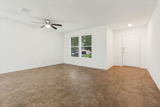 Building Photo - 2508 Clear Brook Dr