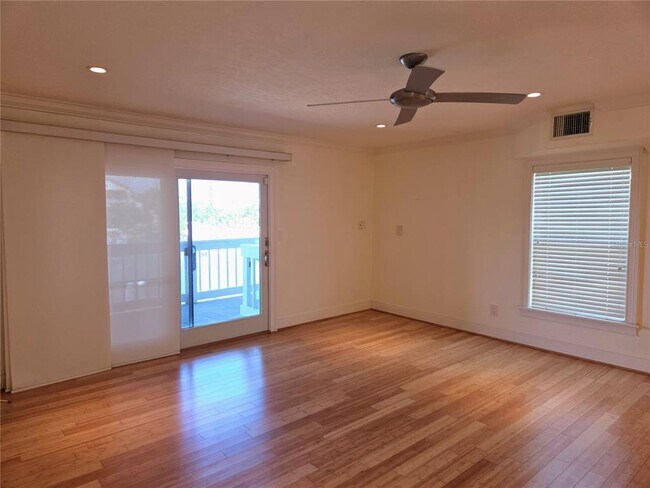 Foto del edificio - 11820 Capri Cir S