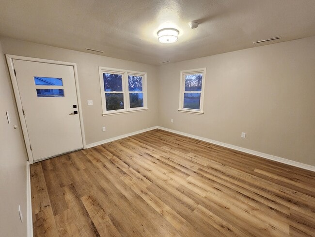 Building Photo - 120 W Forest Ave