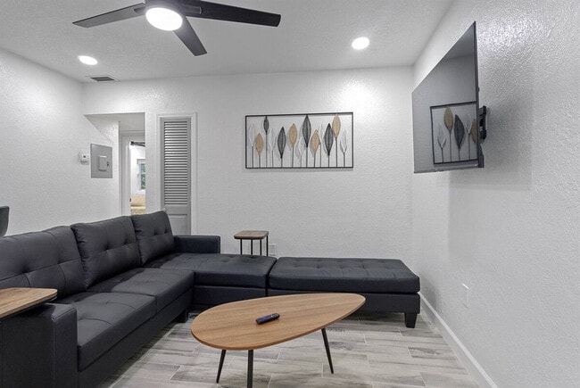 Foto del edificio - 1711 Asher Ln