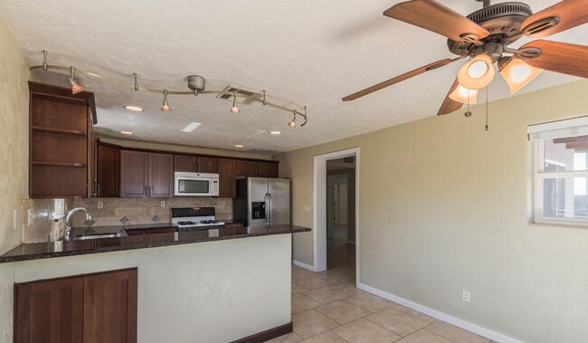 Foto del edificio - 410 E Waverly St