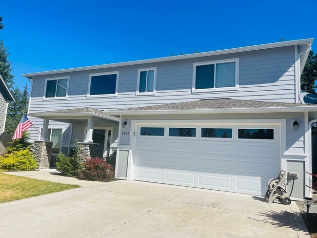 Building Photo - Lovely Silverdale 4 bedroom available now