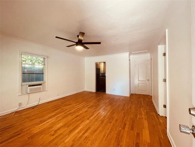 Foto del edificio - 2708 E 13th St