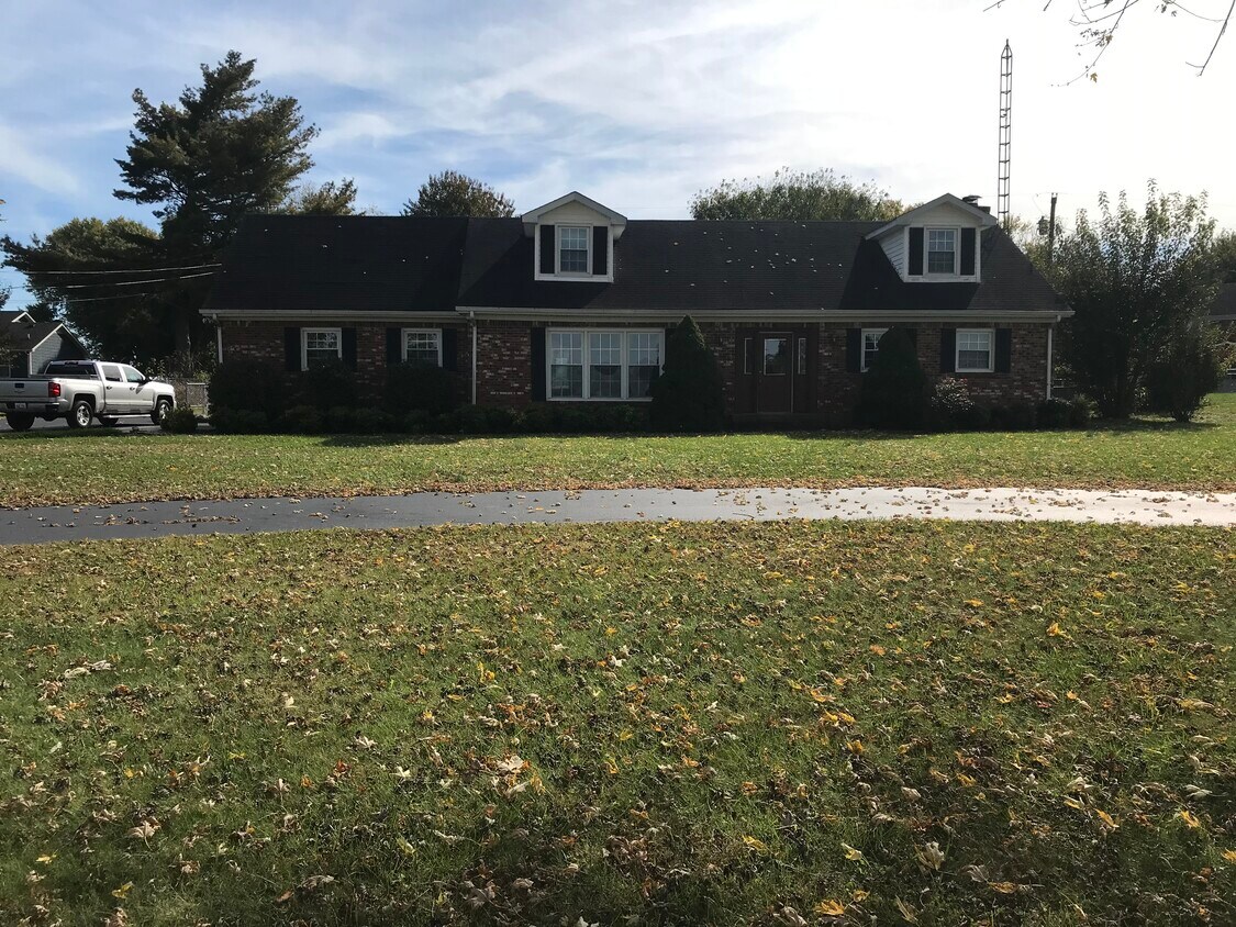 Primary Photo - 9214 Louisville Rd