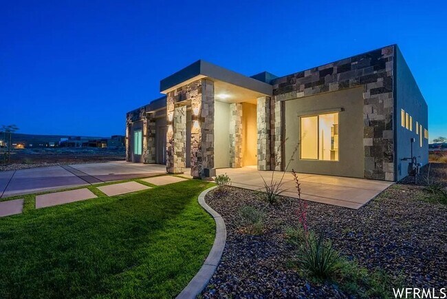 Foto del edificio - PETS ALLOWED!  Spacious & Modern 3-Bedroom Home for Rent Near Sand Hollow Reservoir